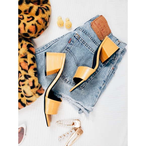 Price firm!Cutie Pie yellow croc print mule sandal - Picture 4 of 7